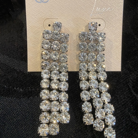 CRYSTAL CHANDELIER DROP EARRINGS - Picture 8 of 9